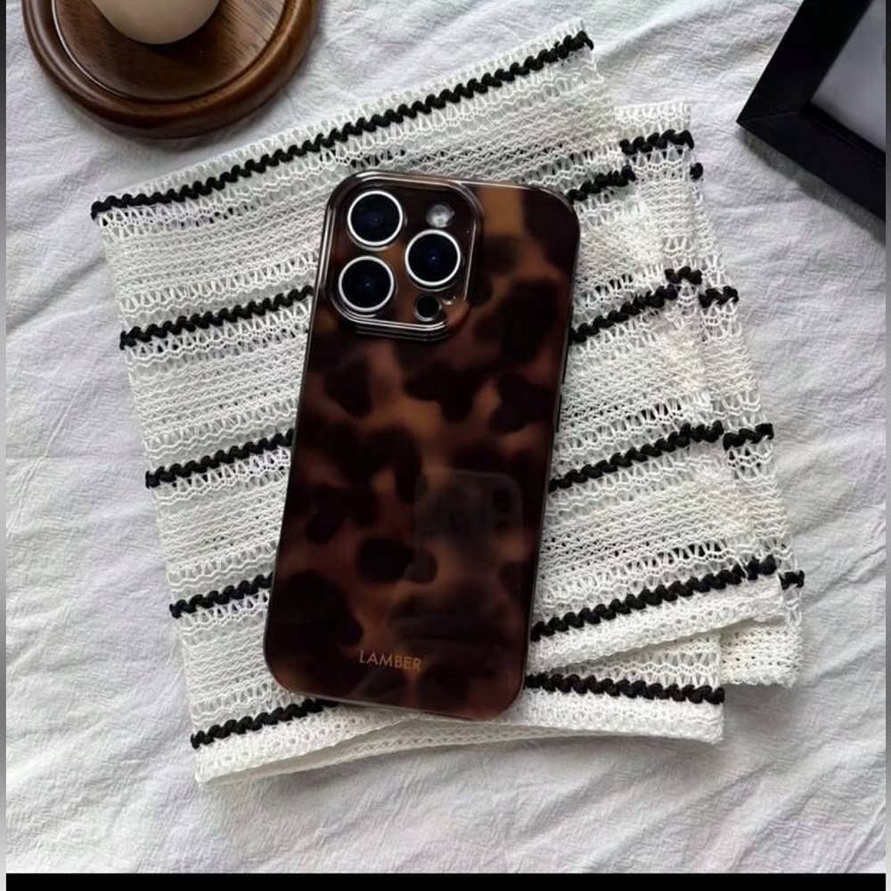 SHEIN Leopard Pattern Phone Case
